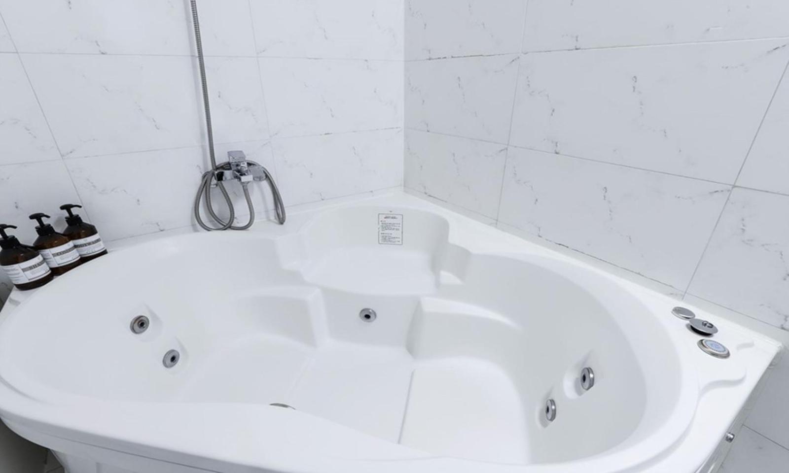 Gumi Time Hotel Екстериор снимка