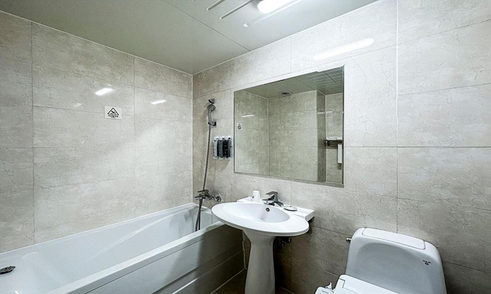 Gumi Time Hotel Екстериор снимка